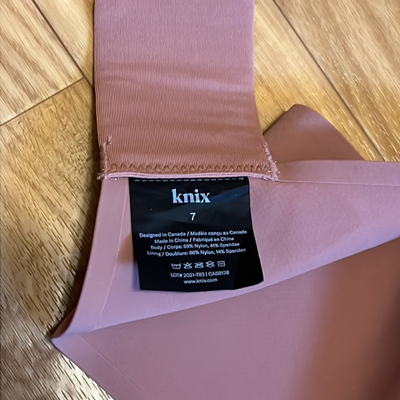 Knix Catalyst Front-Zip Sports Bra - Picture 3 of 5